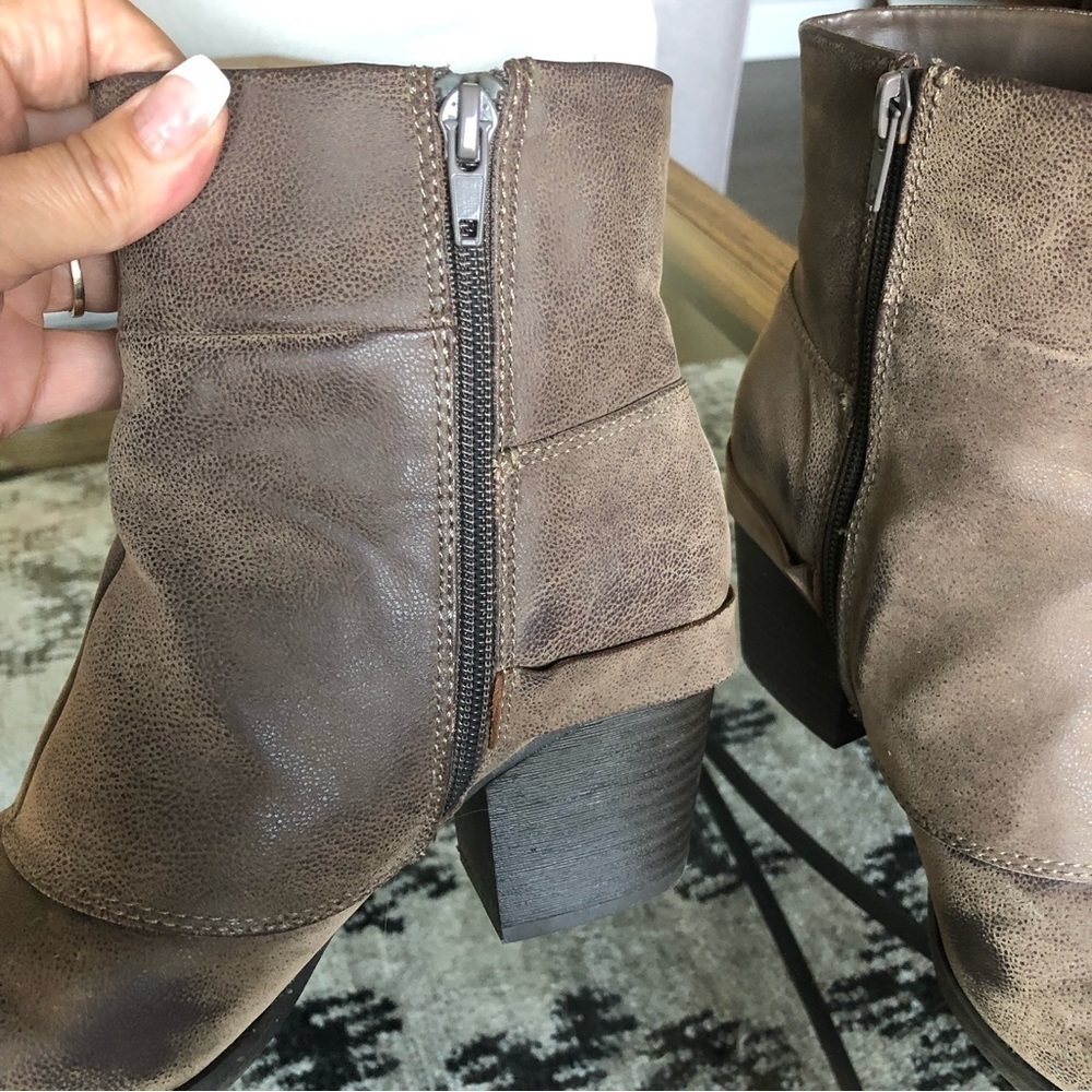 Fergalisious Booties - Picture 4 of 5
